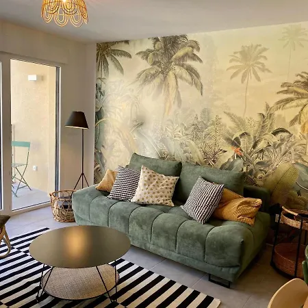 Apartment Jungle Montpeul: Urban Oasis With Fiber Wi-fi And Loggia